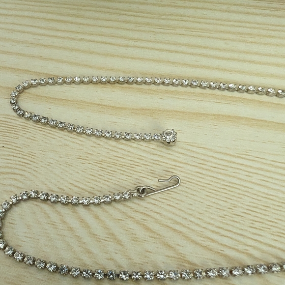 Elegant Black and Silver Necklace - Picture 4 of 6